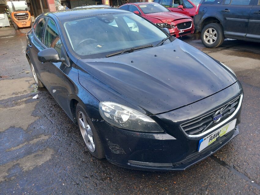 2013 VOLVO V40