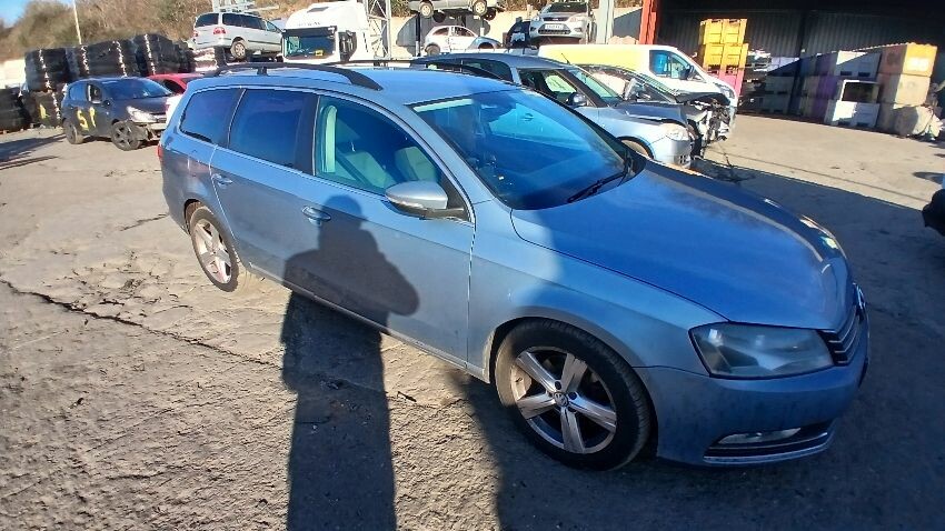 2011 VOLKSWAGEN PASSAT