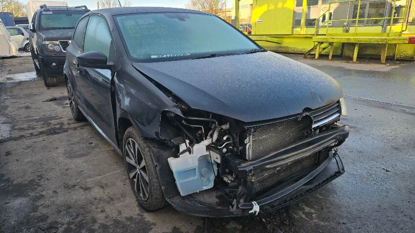 2016 VOLKSWAGEN POLO