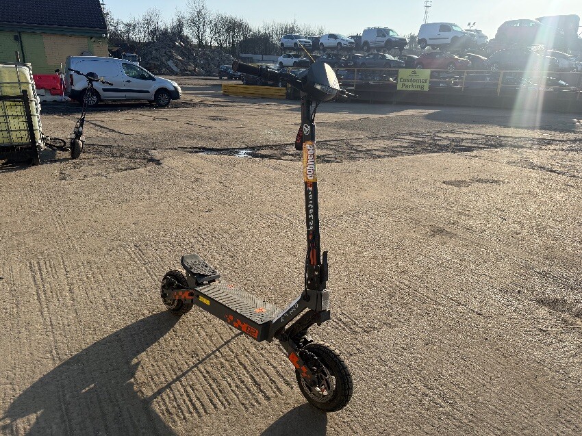  UNIQUE MOTOR COMPANY G2 ELECTRIC SCOOTER