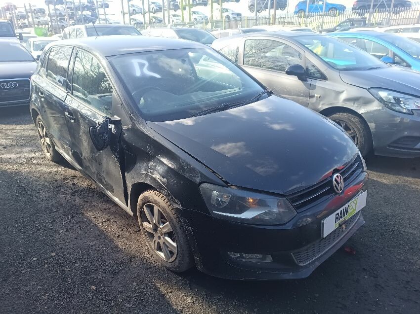 2013 VOLKSWAGEN POLO