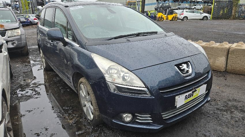2013 PEUGEOT 5008