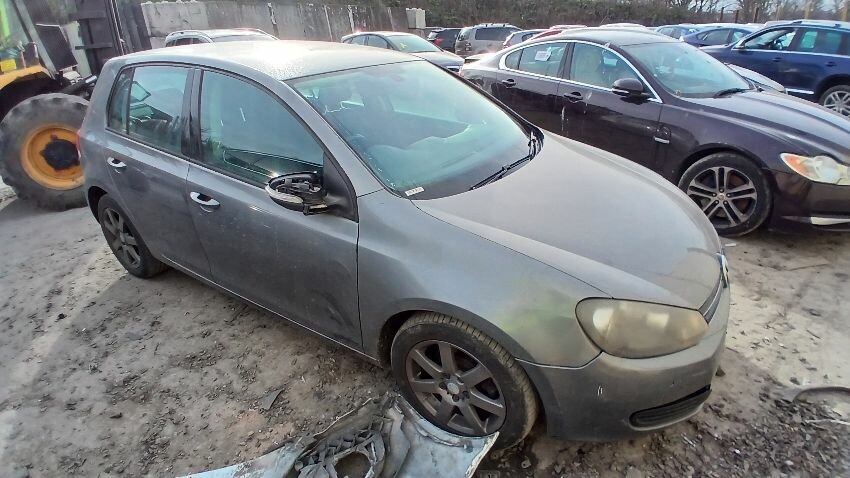 2011 VOLKSWAGEN GOLF