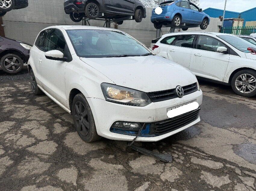 2014 VOLKSWAGEN POLO