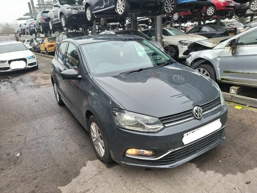 2015 VOLKSWAGEN POLO