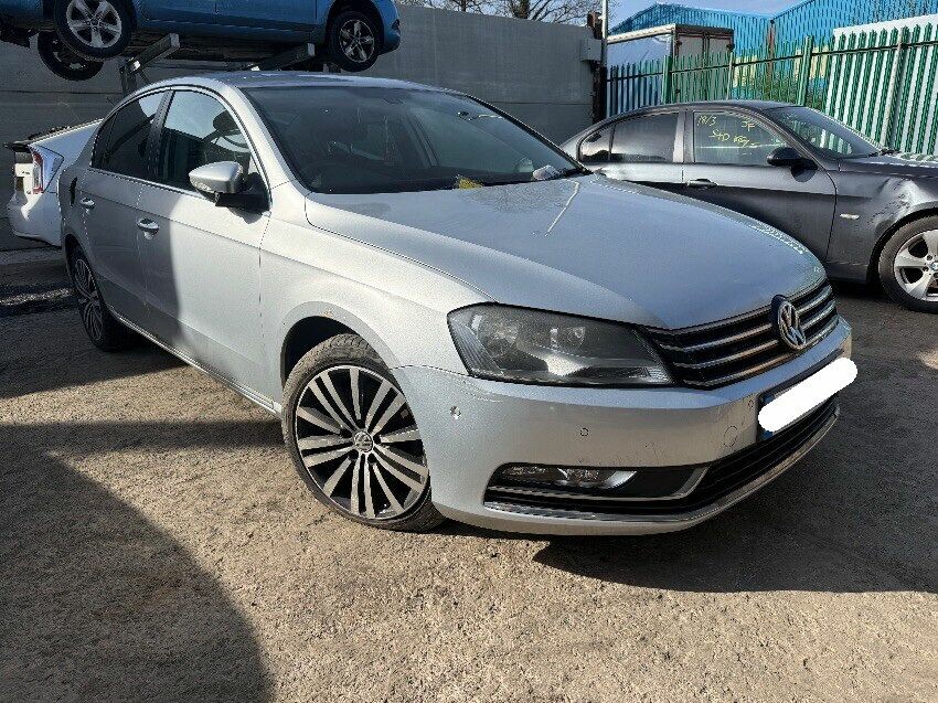 2011 VOLKSWAGEN PASSAT