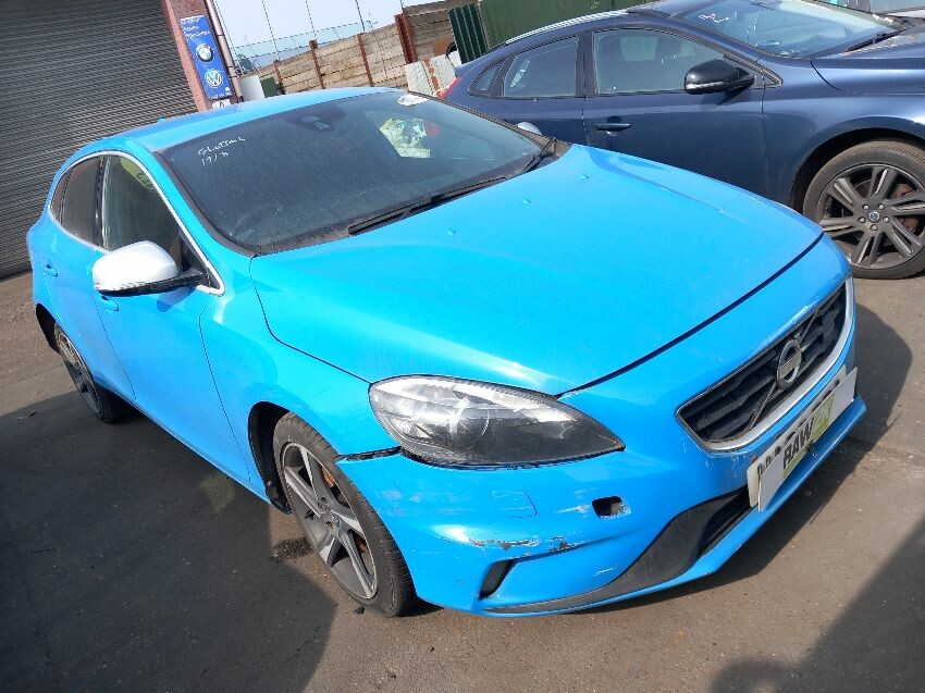 2014 VOLVO V40