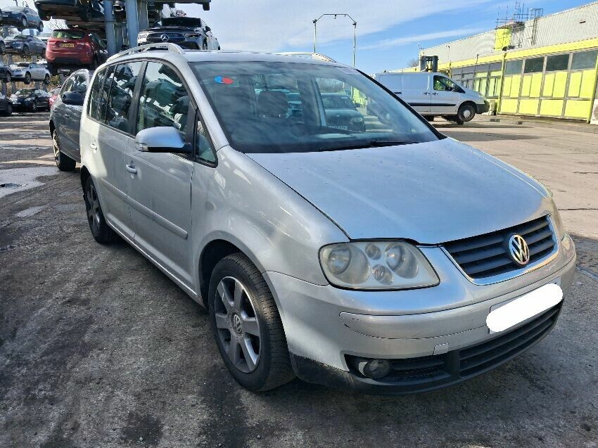 2004 VOLKSWAGEN TOURAN