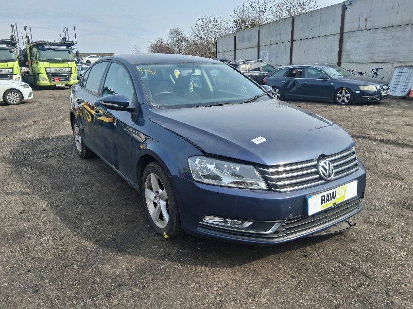 2011 VOLKSWAGEN PASSAT