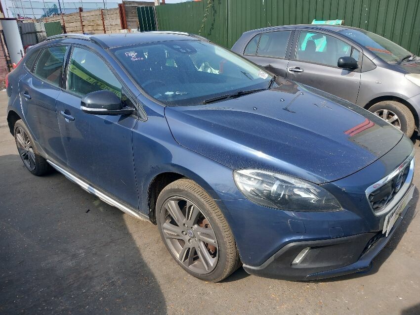 2014 VOLVO V40