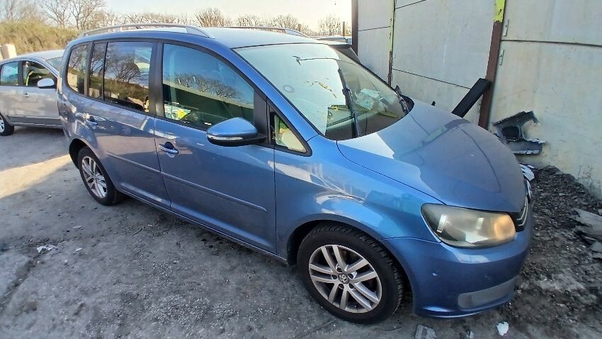 2010 VOLKSWAGEN TOURAN