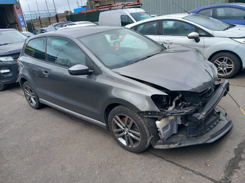 2016 VOLKSWAGEN POLO