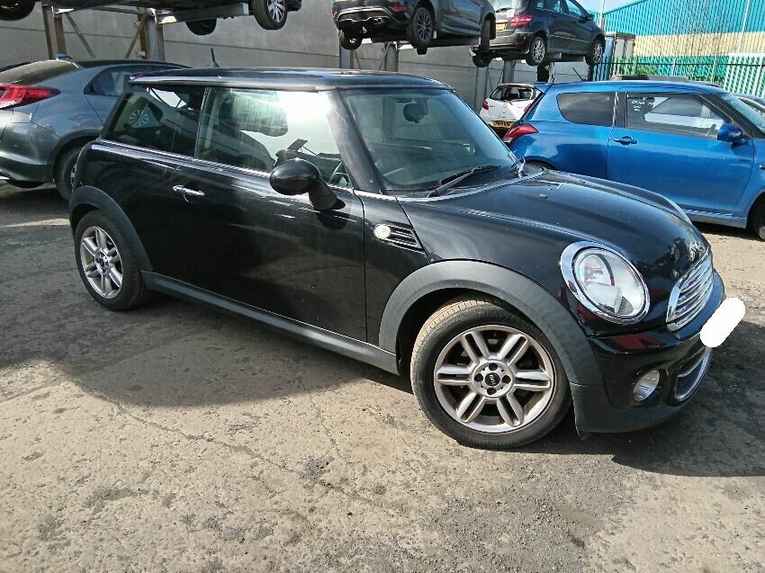 2011 MINI HATCH