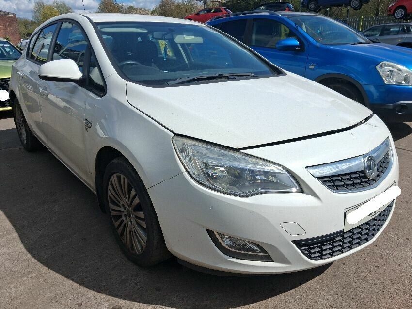 2011 VAUXHALL ASTRA