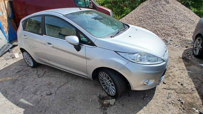 2011 FORD FIESTA