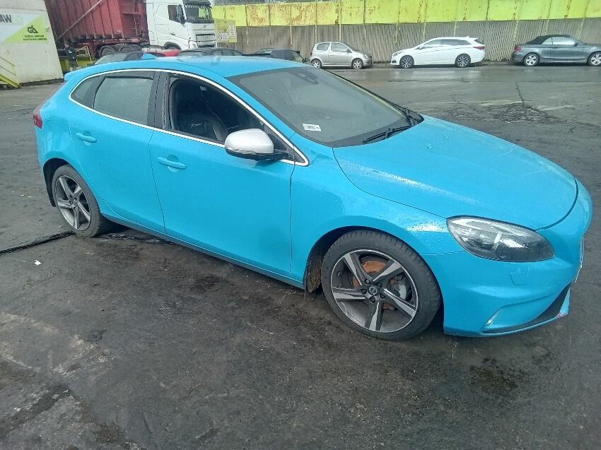 2014 VOLVO V40