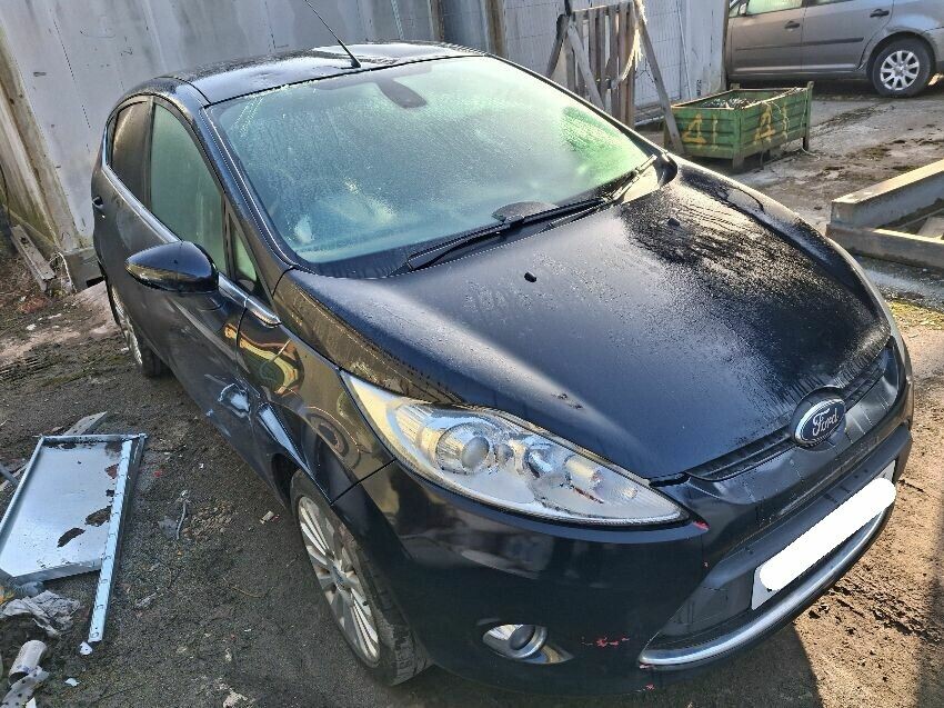 2010 FORD FIESTA