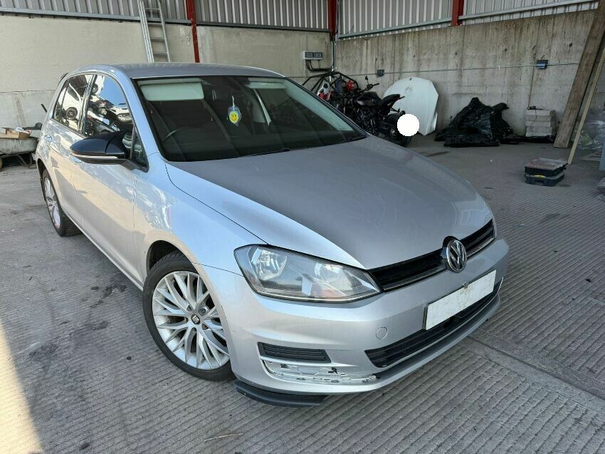 2014 VOLKSWAGEN GOLF