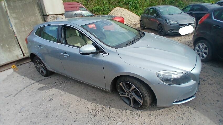 2015 VOLVO V40