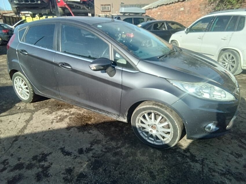 2010 FORD FIESTA