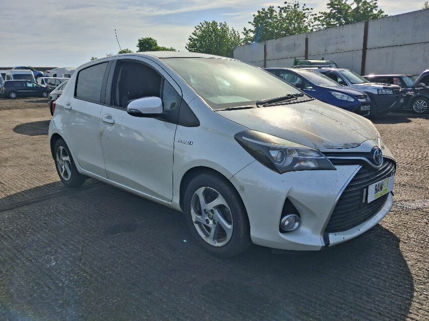 2016 TOYOTA YARIS