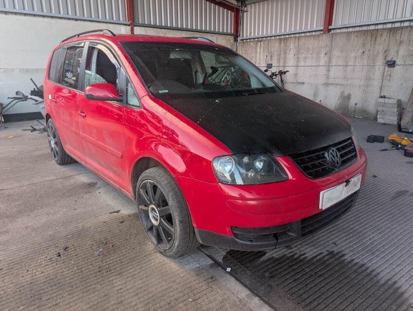2005 VOLKSWAGEN TOURAN