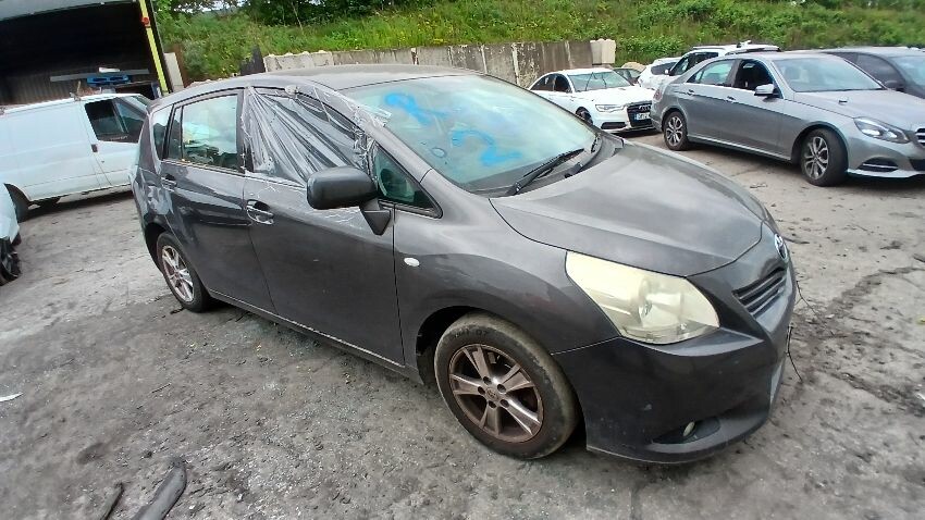2010 TOYOTA VERSO
