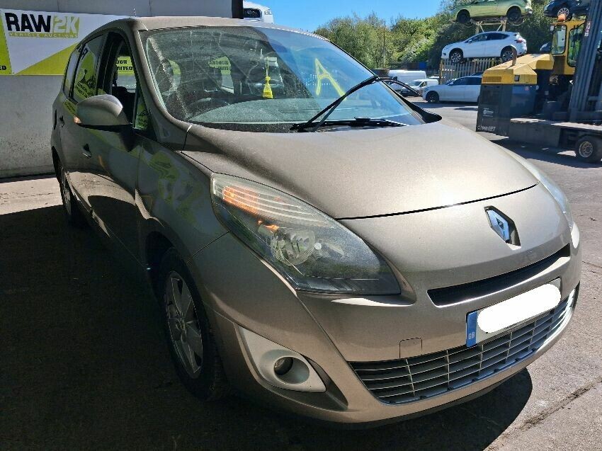 2011 RENAULT SCENIC