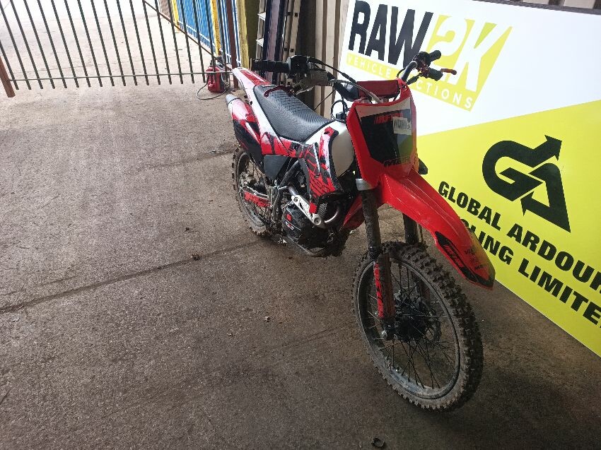  MOTORCYCLE MOTORCYCLE