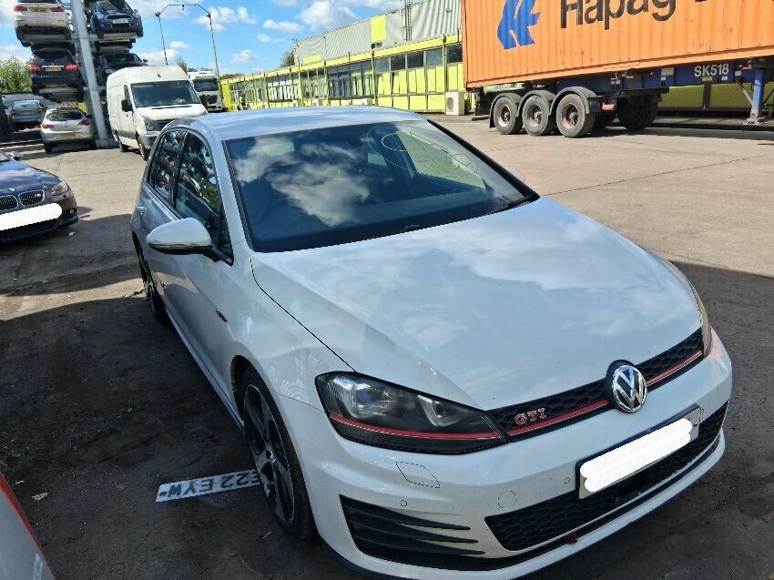 2015 VOLKSWAGEN GOLF