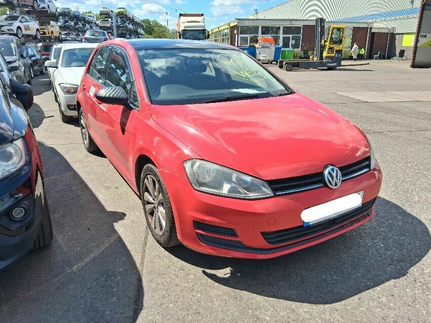 2014 VOLKSWAGEN GOLF