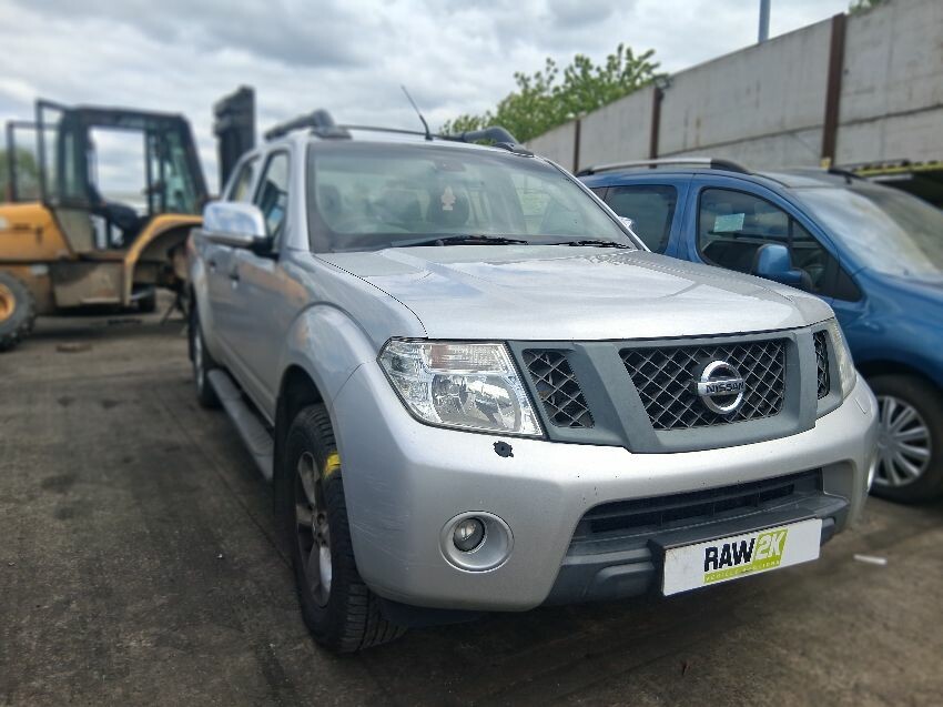 2013 NISSAN NAVARA