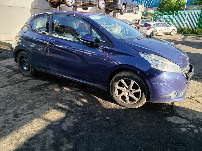 2014 PEUGEOT 208