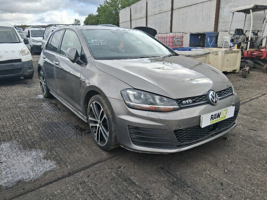 2014 VOLKSWAGEN GOLF