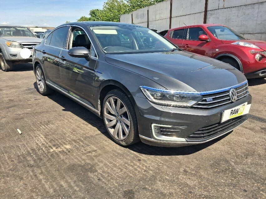 2018 VOLKSWAGEN PASSAT