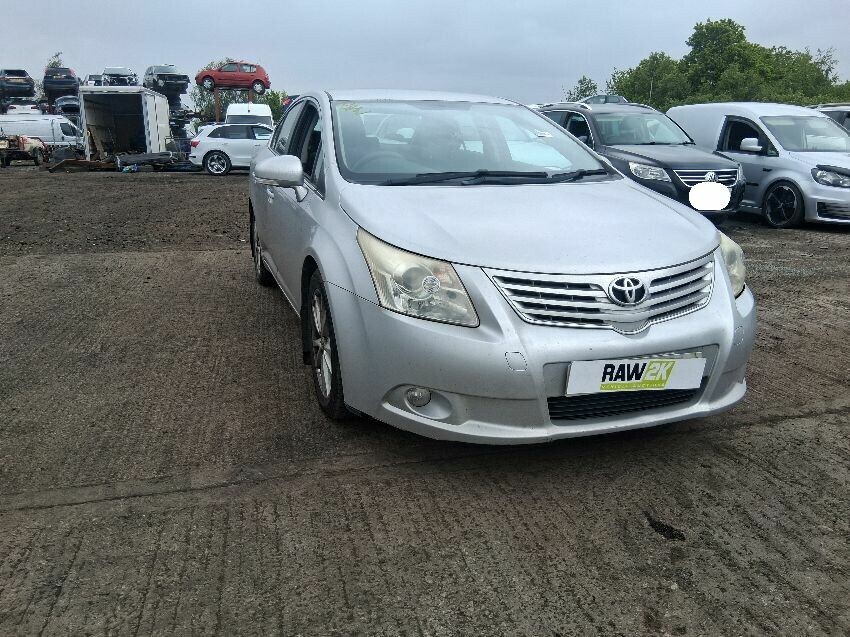2011 TOYOTA AVENSIS