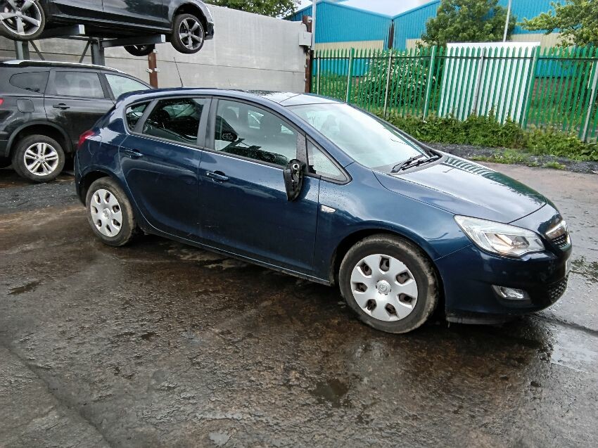 2012 VAUXHALL ASTRA
