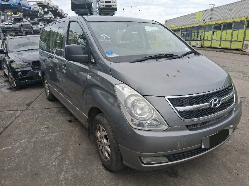 2011 HYUNDAI I800