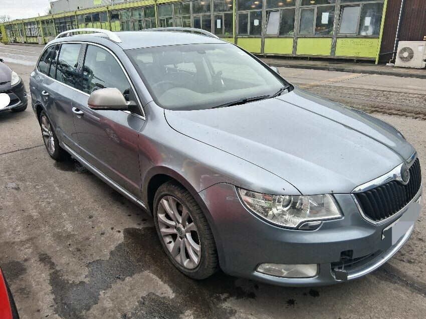 2010 SKODA SUPERB
