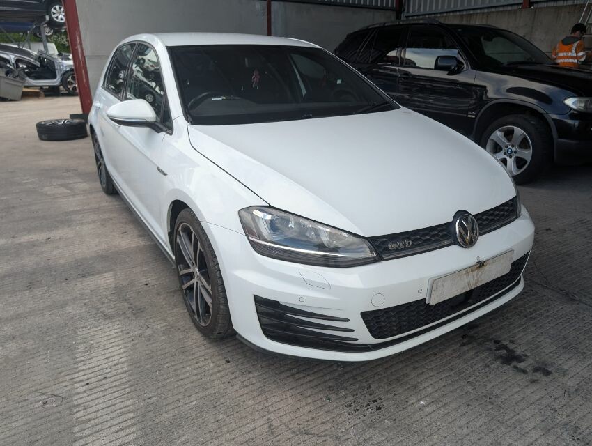 2015 VOLKSWAGEN GOLF