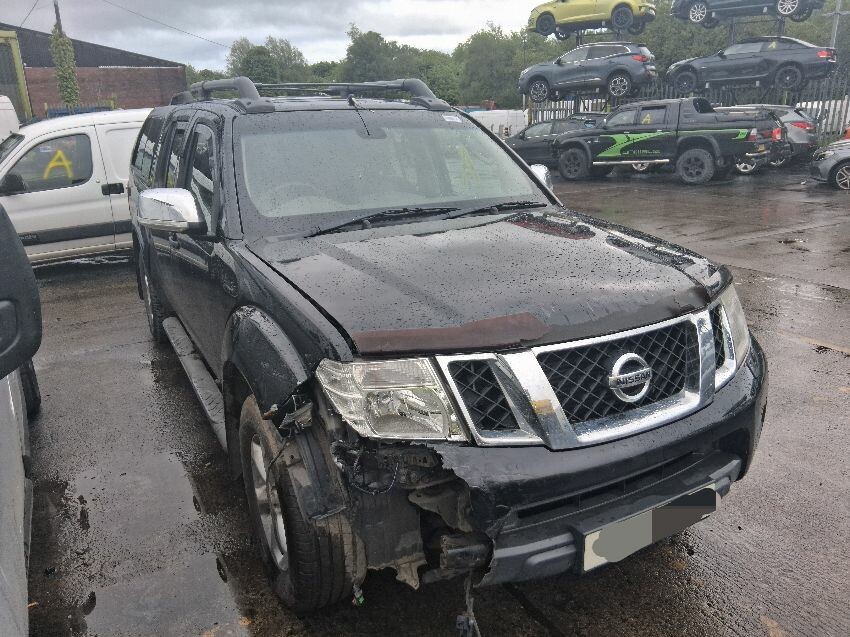 2011 NISSAN NAVARA