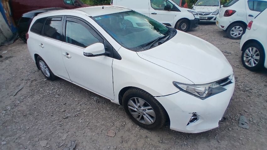 2014 TOYOTA AURIS