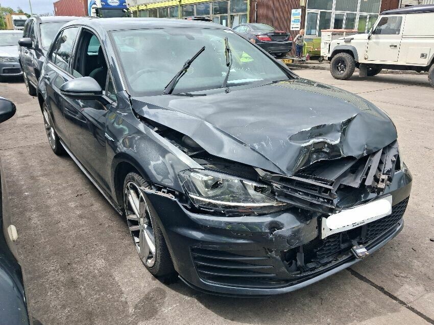 2015 VOLKSWAGEN GOLF