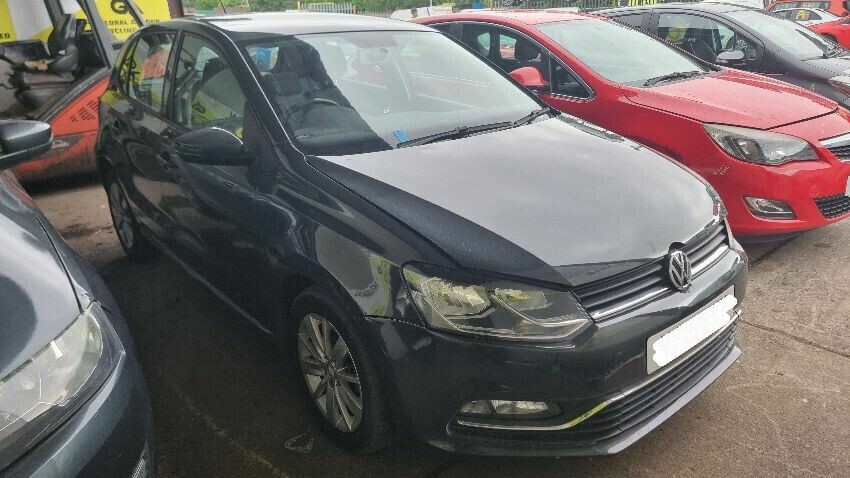 2015 VOLKSWAGEN POLO