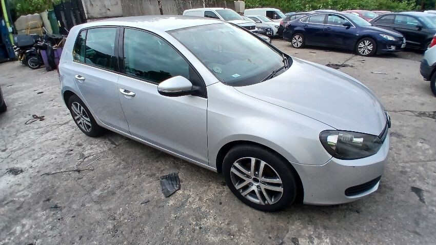 2011 VOLKSWAGEN GOLF
