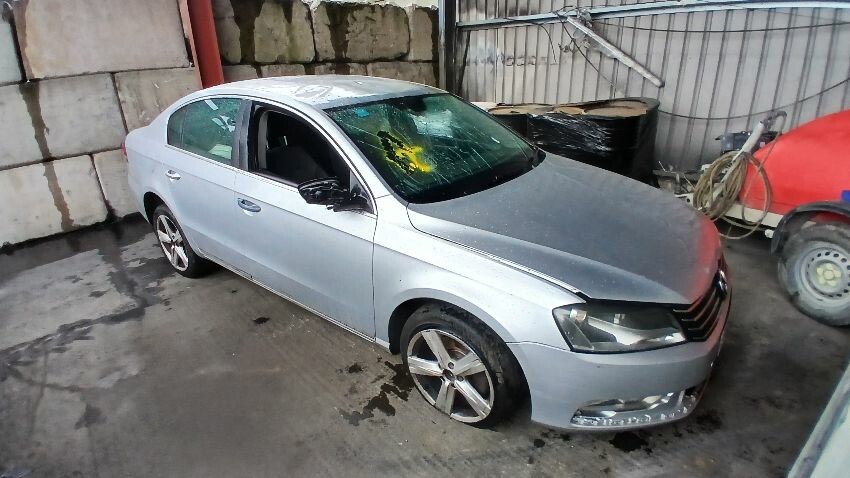 2011 VOLKSWAGEN PASSAT