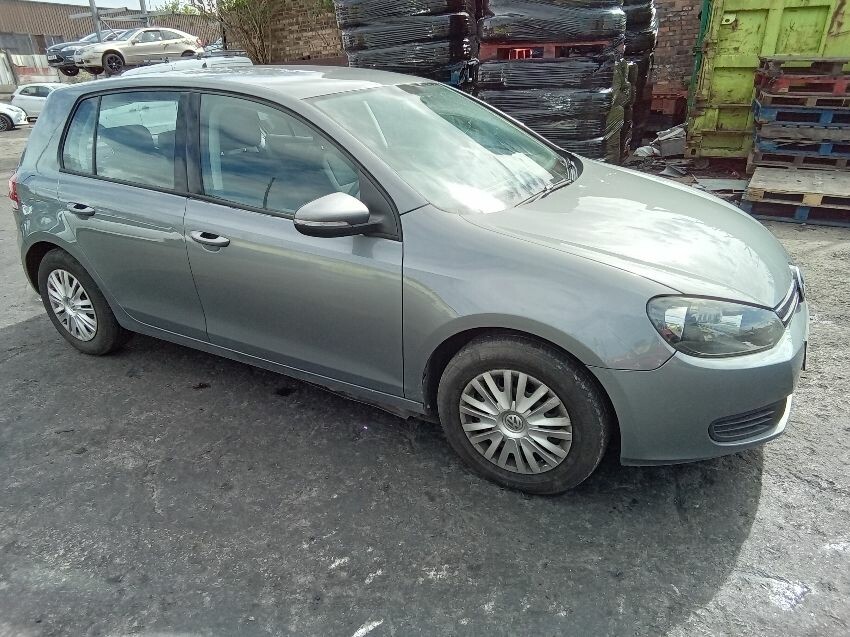 2011 VOLKSWAGEN GOLF