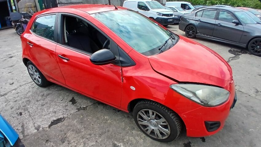 2012 MAZDA 2