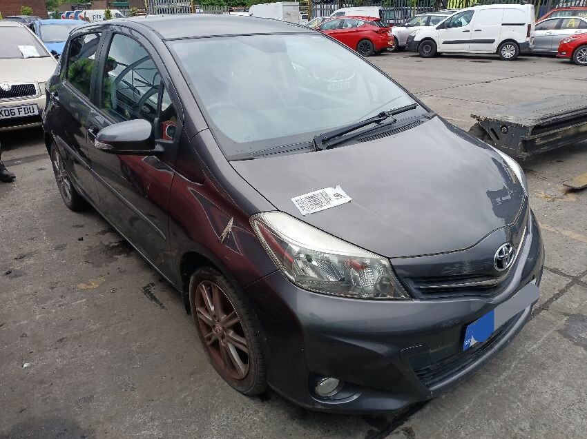 2013 TOYOTA YARIS