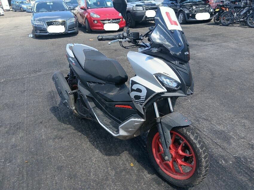 2025 APRILIA SR GT